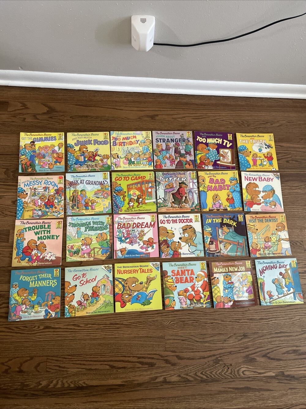 Vtg Lot Of 24 The Berenstain Bears Stan & Jan Classics Softcover Childrens Books